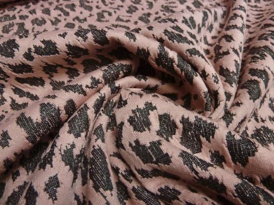 Stoff Strickstoff Jacquard Leoparden Design altrosa schwarz silber Lurex Kleiderstoff